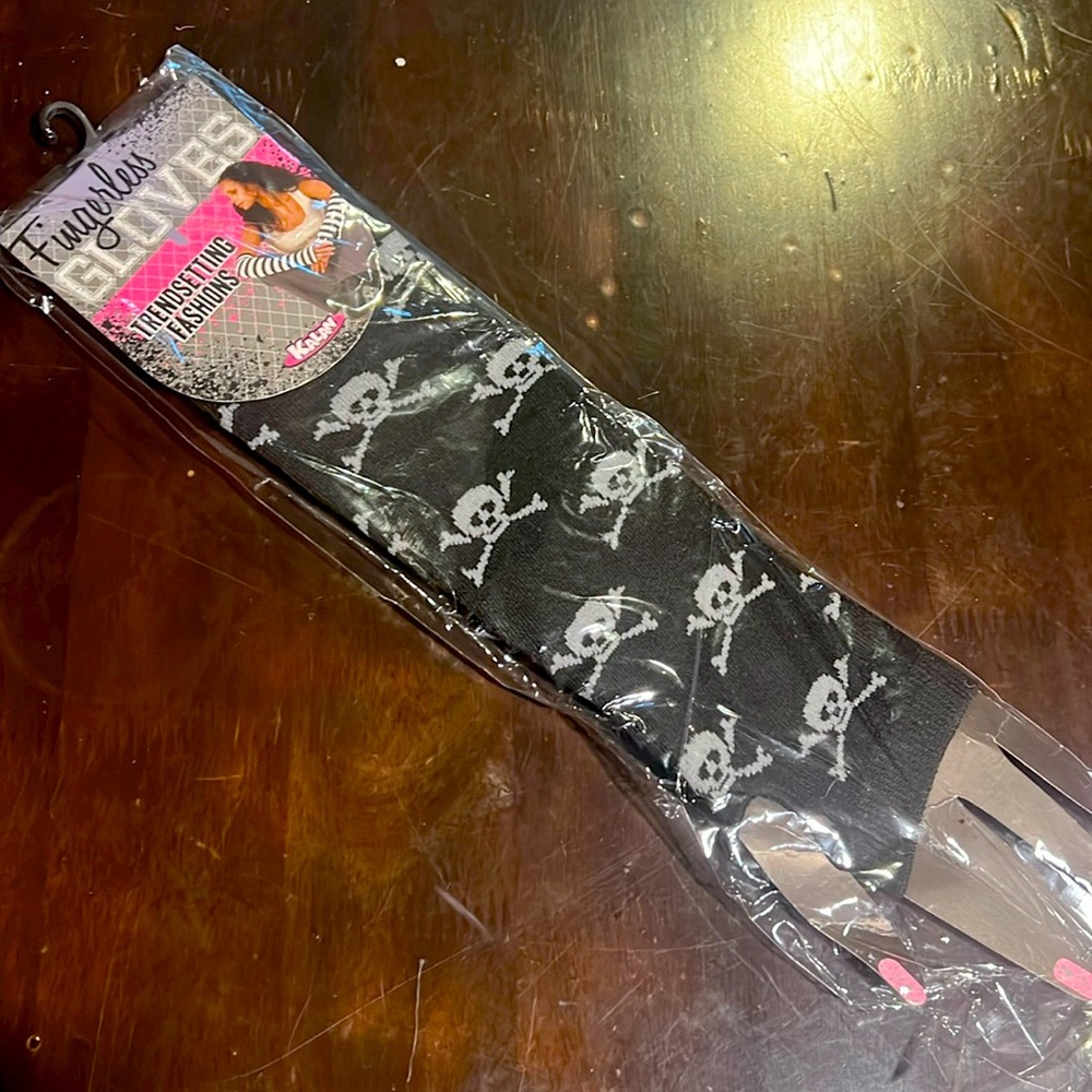 NEW Skull and bones fingerless gloves arm warmers goth punk emo